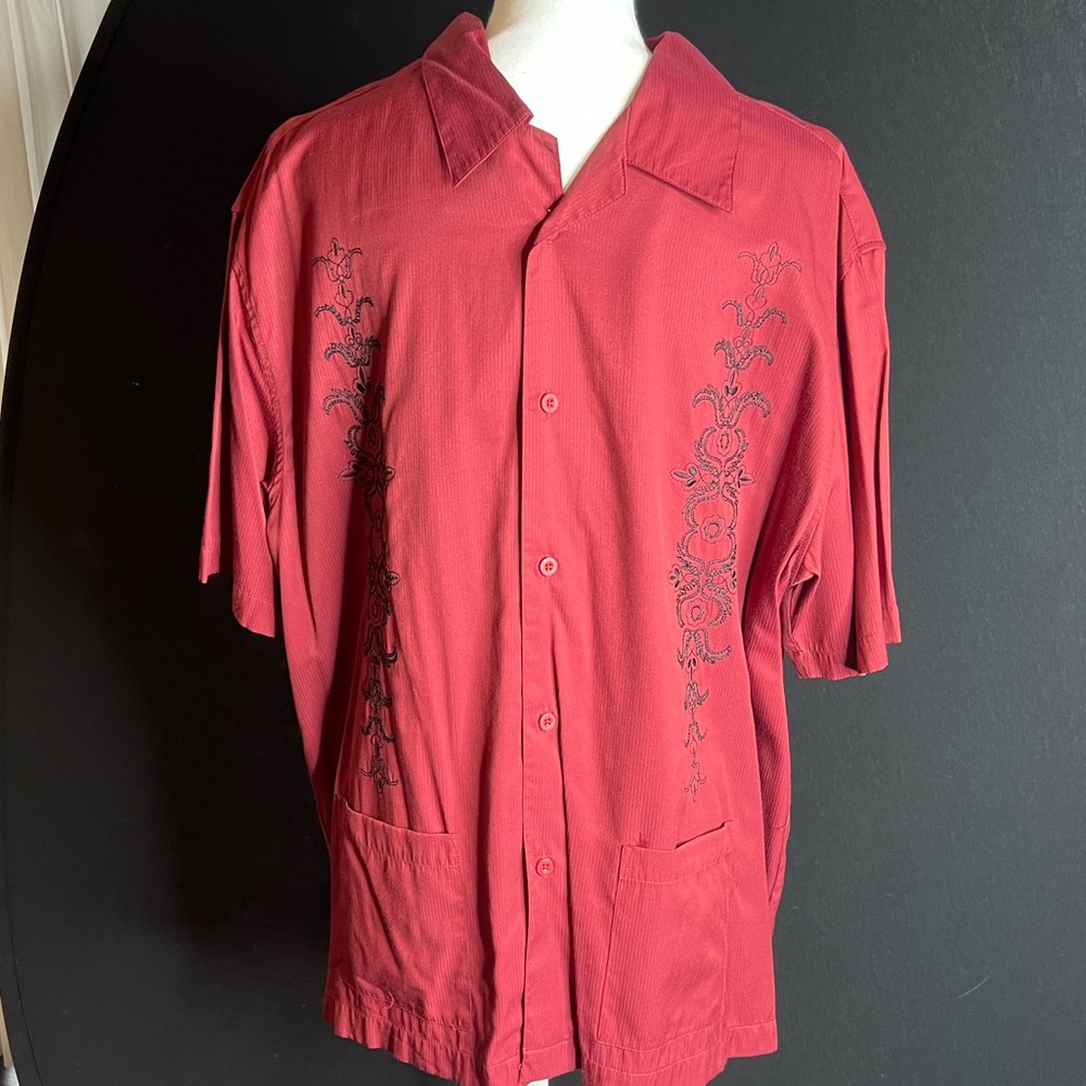 The Havanera club maroon button down black stitched design. Men’s XL. Good cond